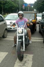 Vishal Dadlani snapped on his bike on a busy road in Mumbai on 22nd Aug 2011 (1).JPG
